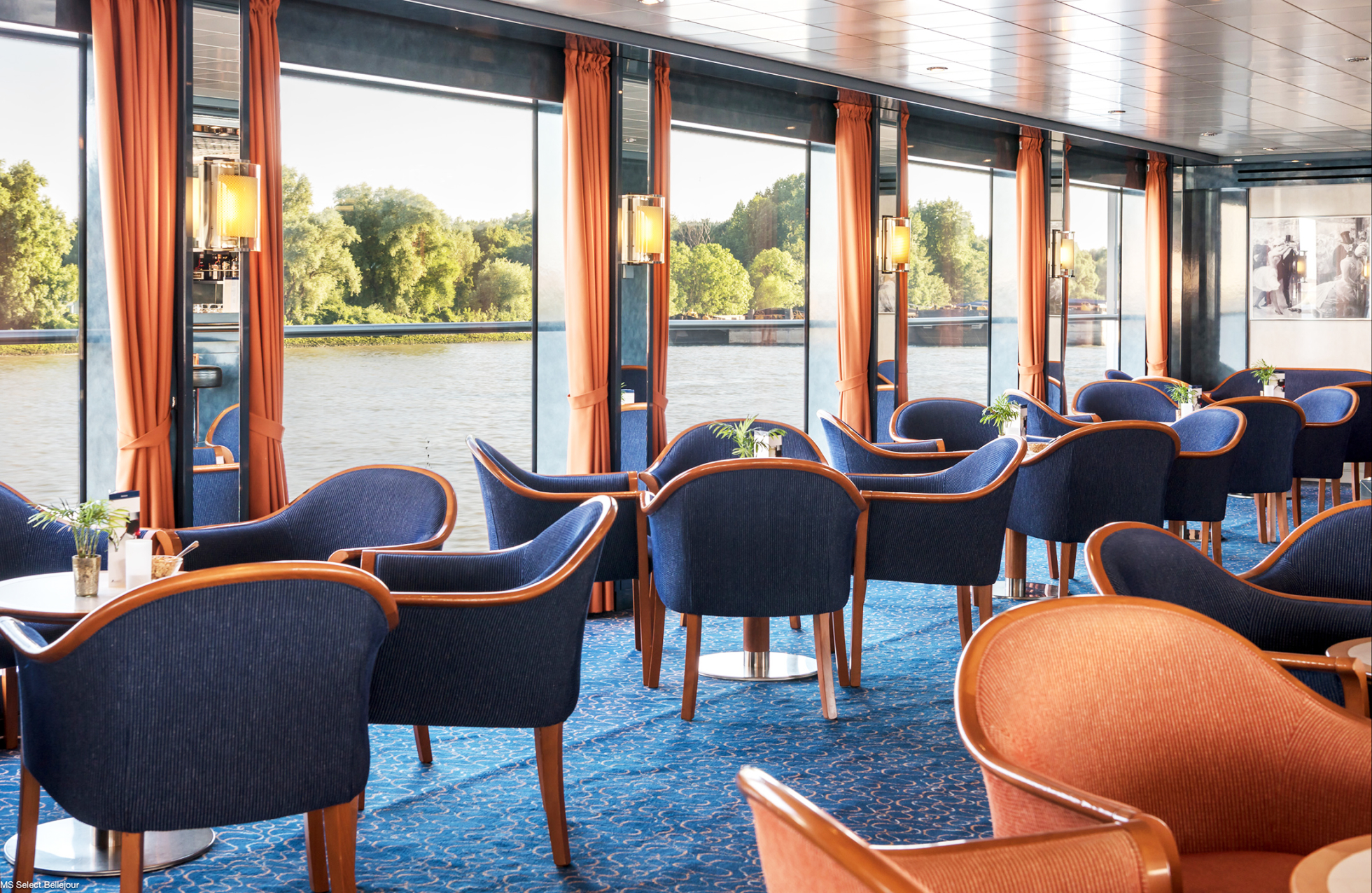 El Lounge Panorámico a bordo del MS Bellejour CRUCEROS MS BELLEJOUR CRUCEMUNDO CRUCEROS FLUVIALES RHIN CRUCEROS FLUVIALES DANUBIO CRUCEROS FLUVIALES ALEMANIA CRUCEROS FLUVIALES AUSTRIA CRUCEROS FLUVIALES EN ESPAÑOL CRUCEROS CRUCEMUNDO CRUCEROS FLUVIALES CRUCEROS POR RIO CRUCEROS RIN CRUCEROS DANUBIO CRUCEROS RHIN DANUBE CRUISES RHINE CRUISES MS BELLEJOUR CRUISES CRUCEROS BELLEJOUR #Crucemundo #CrucerosFluviales #CrucerosRhin #CrucerosDanubio #CrucerosPaisesBajos #CrucerosenEspañol